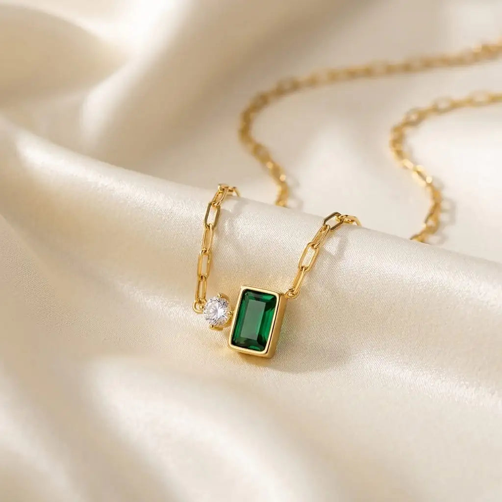 Emerald gem bar necklace